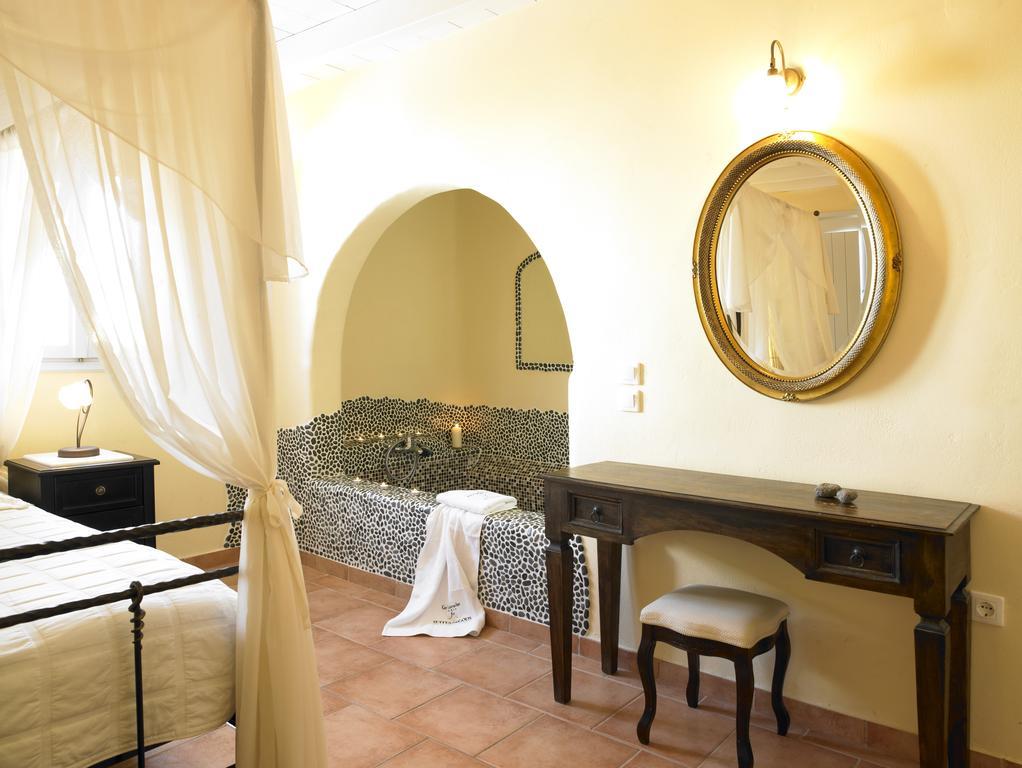 Suites Of The Gods Cave Spa Hotel Мегалохори Екстериор снимка